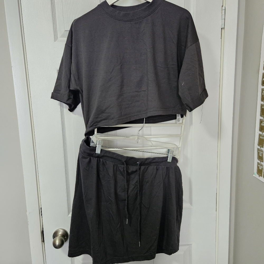 Grey pretty little thing 2 piece outfit - Picture 16 of 16